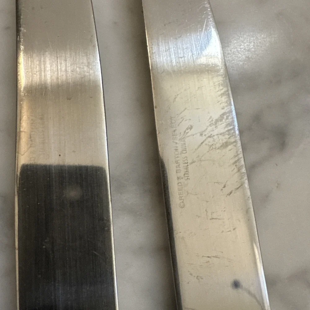 Reed Barton VICTORIA Dinner Knives Stainless Steel Glossy Scrolls Lot Of 4